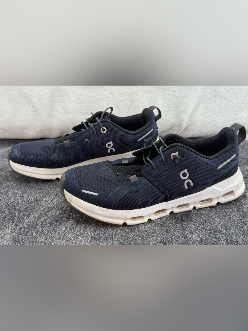 On Cloud Sky Youth Kids Black Blue Running Shoes Sneakers Comfort Size 4.5